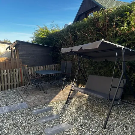 Dom Z Kominkiem Nad Jeziorem W Przybrodzinie ポビツ