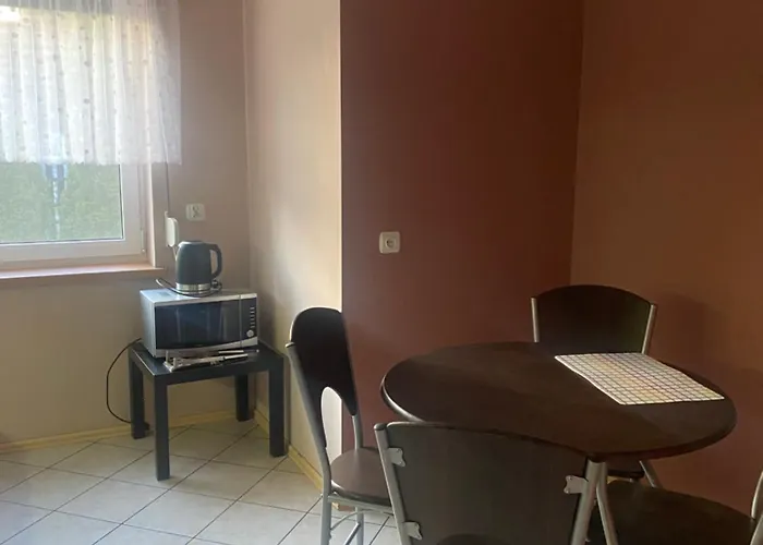 Сasa de vacaciones Dom Z Kominkiem Nad Jeziorem W Przybrodzinie