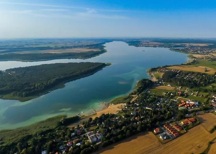 Сasa de vacaciones Dom Z Kominkiem Nad Jeziorem W Przybrodzinie Powidz (Slupca)